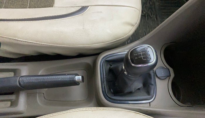 2014 Skoda Rapid AMBITION 1.6 MPI MT PLUS, Petrol, Manual, 1,04,953 km, Gear Lever