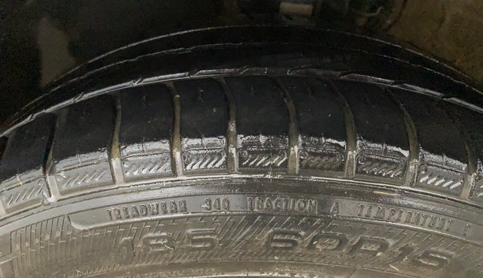 2014 Skoda Rapid AMBITION 1.6 MPI MT PLUS, Petrol, Manual, 1,04,953 km, Left Front Tyre Tread