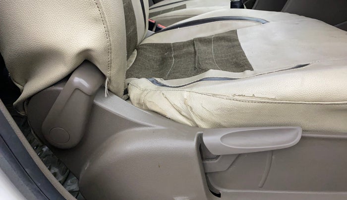 2014 Skoda Rapid AMBITION 1.6 MPI MT PLUS, Petrol, Manual, 1,04,953 km, Driver Side Adjustment Panel