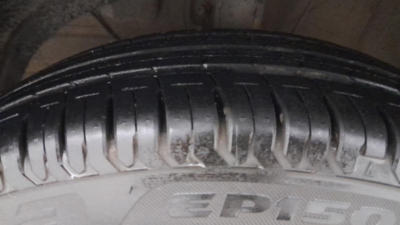 2019 Maruti Swift VXI AMT, Petrol, Automatic, 49,035 km, Left Front Tyre Tread