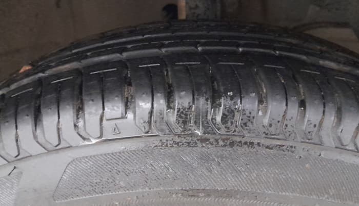 2019 Maruti Swift VXI AMT, Petrol, Automatic, 49,035 km, Right Front Tyre Tread