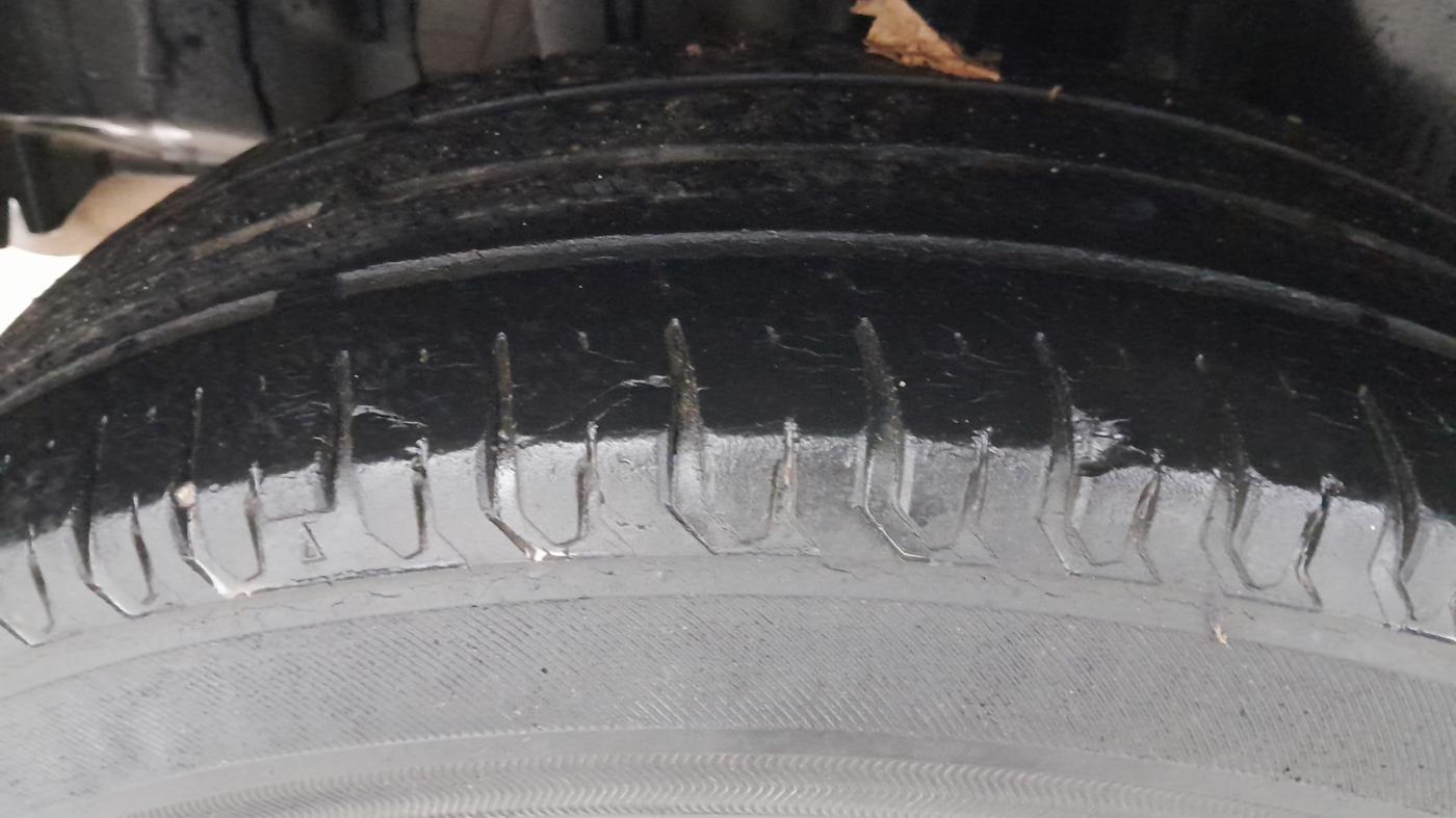 2019 Maruti Swift VXI AMT, Petrol, Automatic, 49,035 km, Right Rear Tyre Tread