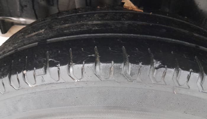 2019 Maruti Swift VXI AMT, Petrol, Automatic, 49,035 km, Right Rear Tyre Tread