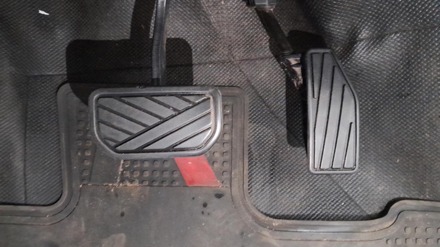 2019 Maruti Swift VXI AMT, Petrol, Automatic, 49,035 km, Pedals