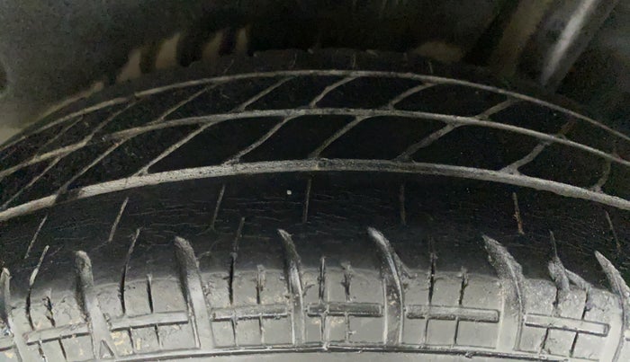 2011 Maruti Swift VXI, Petrol, Manual, 48,507 km, Left Rear Tyre Tread