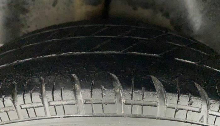 2011 Maruti Swift VXI, Petrol, Manual, 48,507 km, Right Rear Tyre Tread