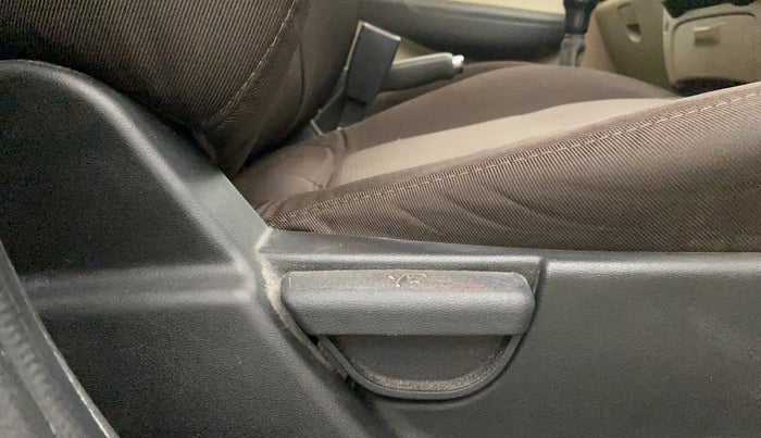 2013 Hyundai i20 SPORTZ 1.2, Petrol, Manual, 38,323 km, Driver Side Adjustment Panel