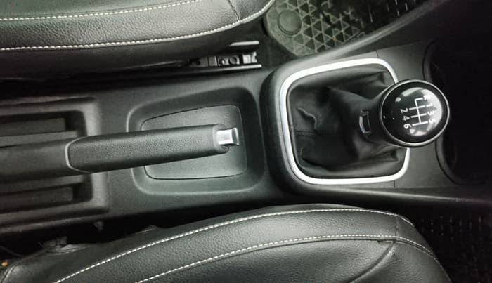 2020 Volkswagen Polo HIGHLINE PLUS 1.0L TSI, Petrol, Manual, 33,902 km, Gear Lever
