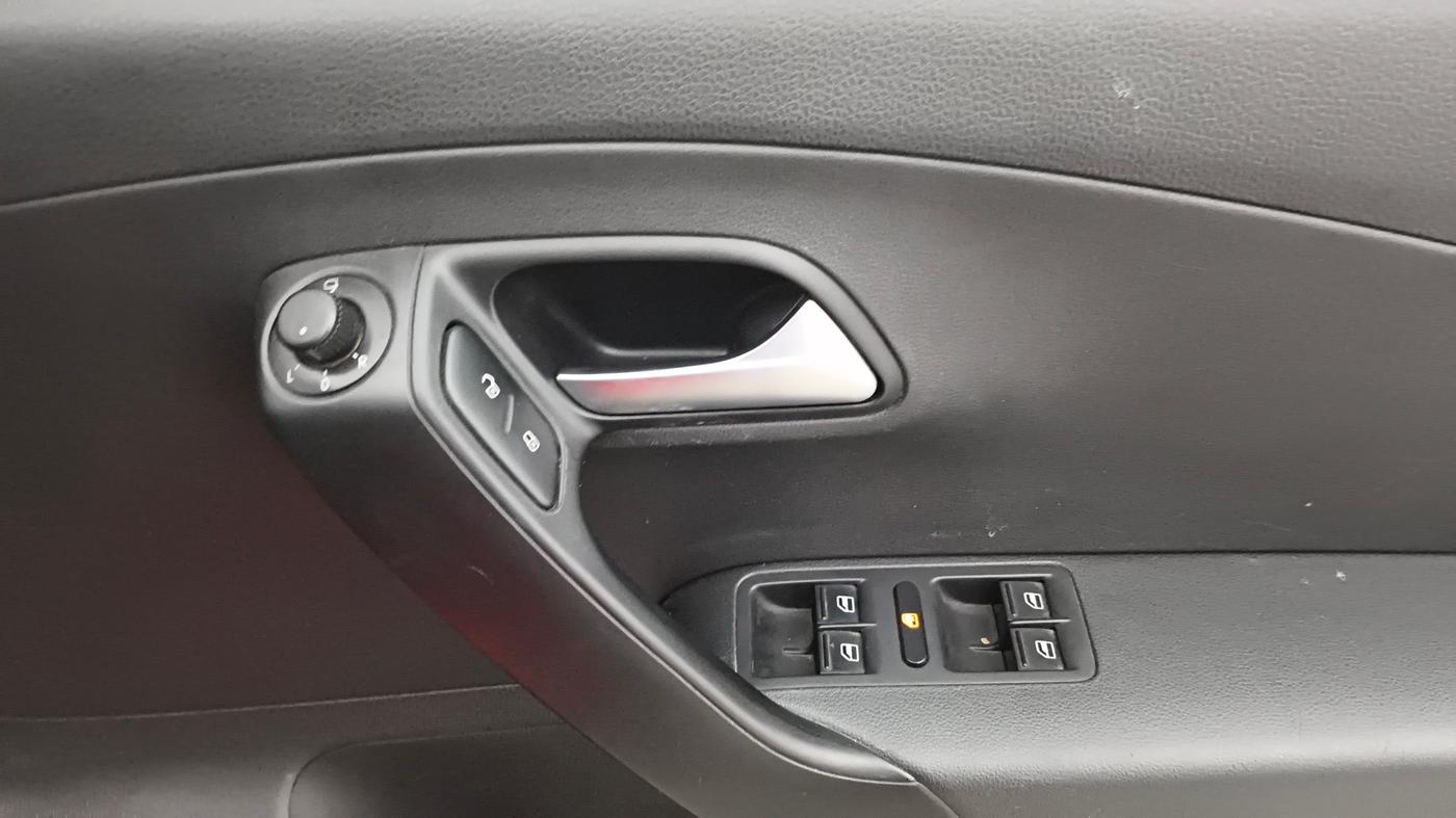 2020 Volkswagen Polo HIGHLINE PLUS 1.0L TSI, Petrol, Manual, 33,902 km, Driver Side Door Panels Control