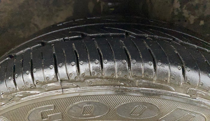 2015 Hyundai Eon ERA +, Petrol, Manual, 54,183 km, Right Front Tyre Tread