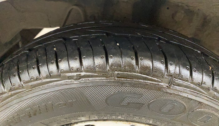 2015 Hyundai Eon ERA +, Petrol, Manual, 54,183 km, Right Rear Tyre Tread