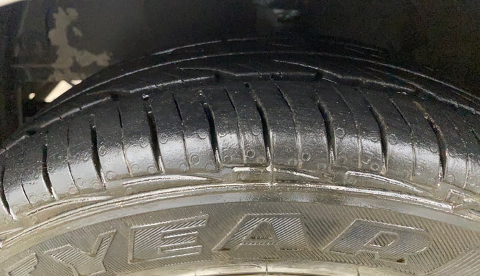 2015 Hyundai Eon ERA +, Petrol, Manual, 54,183 km, Left Front Tyre Tread