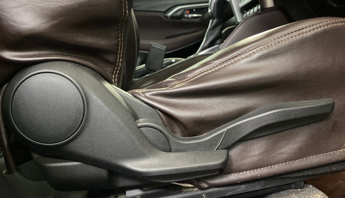 2023 Maruti Grand Vitara ZETA SMART HYBRID AT, Petrol, Automatic, 60,305 km, Driver Side Adjustment Panel