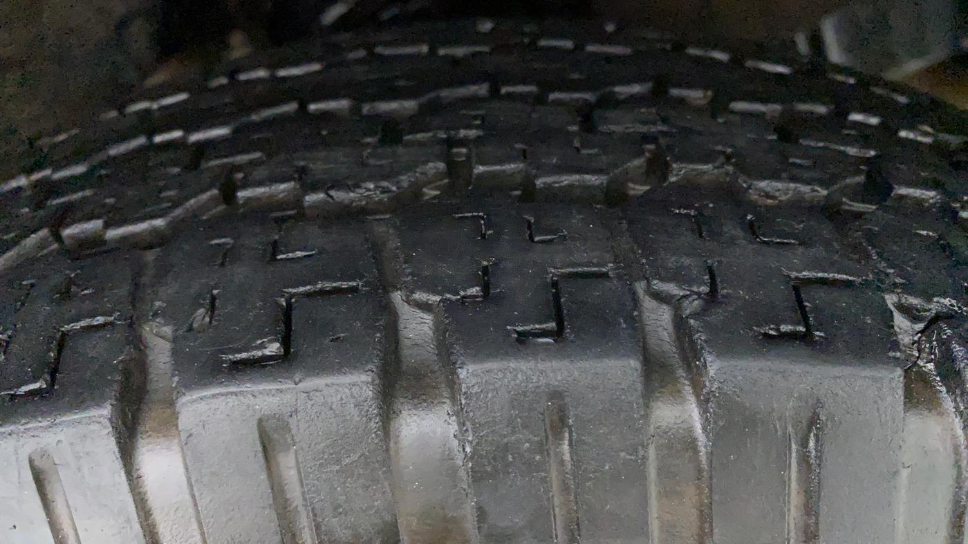 2017 Tata Hexa Varicor 400 XM, Diesel, Manual, 43,503 km, Left Rear Tyre Tread