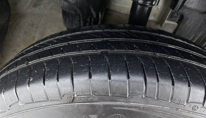 2016 Renault Kwid RXT, Petrol, Manual, 93,211 km, Right Front Tyre Tread