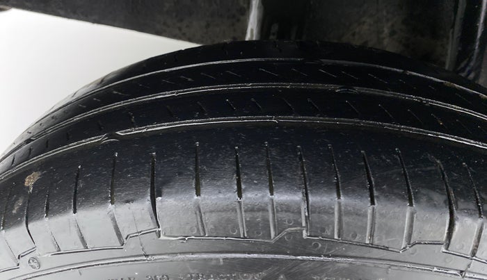 2016 Renault Kwid RXT, Petrol, Manual, 93,211 km, Right Rear Tyre Tread