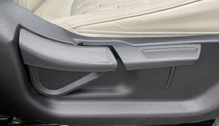 2023 KIA SELTOS HTX PETROL 1.5, Petrol, Manual, 55,864 km, Driver Side Adjustment Panel