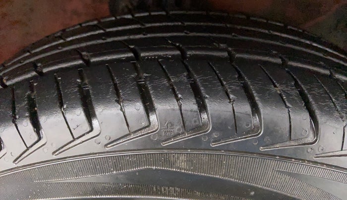 2010 Maruti A Star VXI, Petrol, Manual, 25,211 km, Right Front Tyre Tread