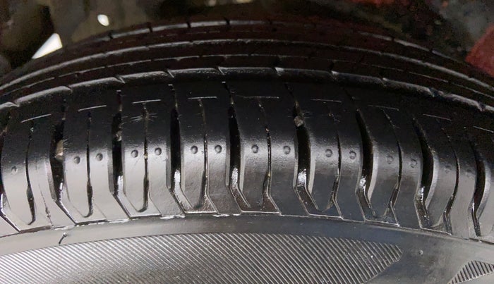 2010 Maruti A Star VXI, Petrol, Manual, 25,211 km, Right Rear Tyre Tread