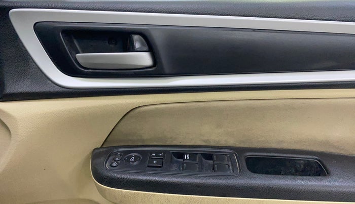 2022 Honda Amaze 1.2L I-VTEC VX, CNG, Manual, 49,809 km, Driver Side Door Panels Control