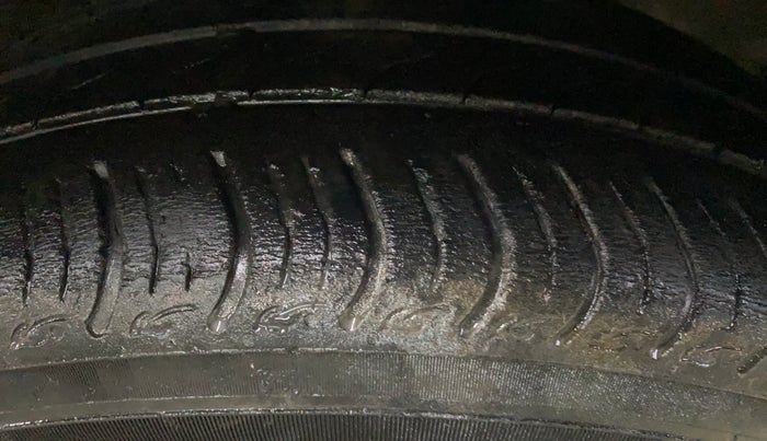 2022 Honda Amaze 1.2L I-VTEC VX, CNG, Manual, 49,809 km, Right Front Tyre Tread