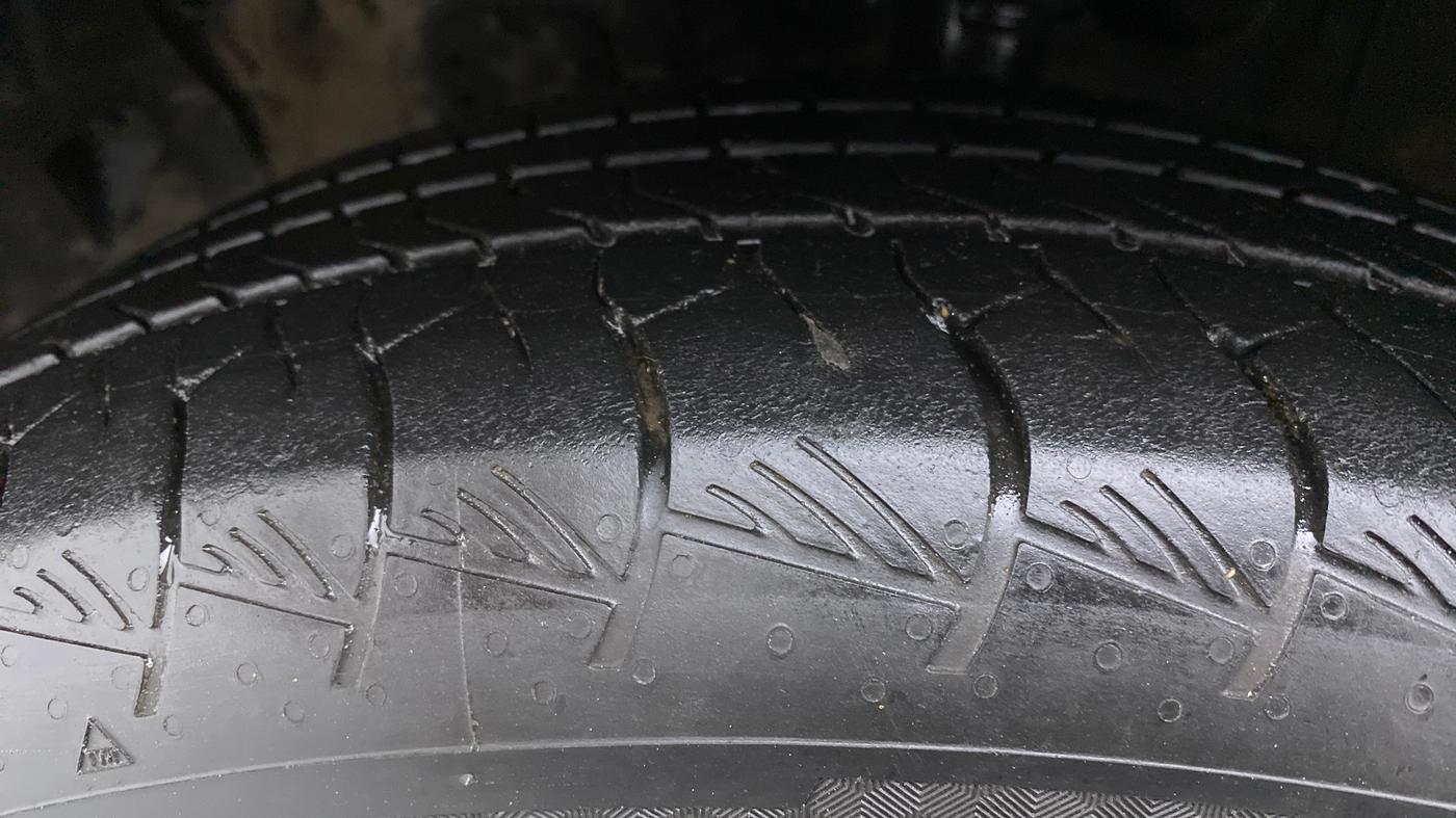 2021 Hyundai ALCAZAR PLATINUM(O) 7STR 1.5 AT, Diesel, Automatic, 26,541 km, Left Front Tyre Tread