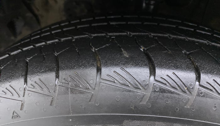 2021 Hyundai ALCAZAR PLATINUM(O) 7STR 1.5 AT, Diesel, Automatic, 26,541 km, Left Front Tyre Tread
