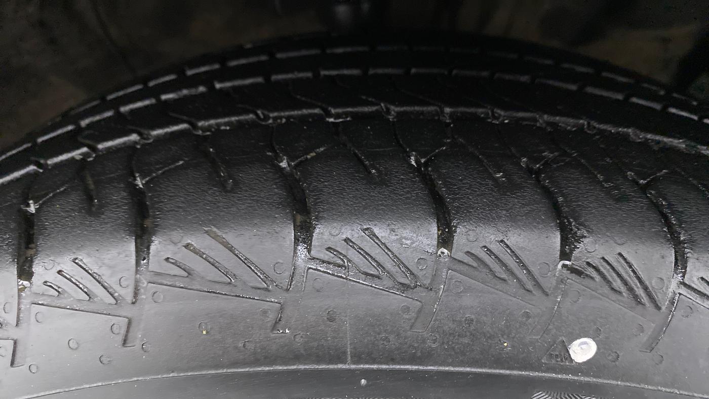 2021 Hyundai ALCAZAR PLATINUM(O) 7STR 1.5 AT, Diesel, Automatic, 26,541 km, Right Front Tyre Tread