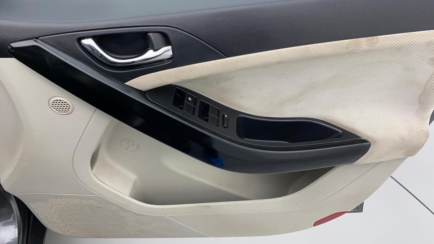 2020 Tata NEXON XZ+ 1.2, Petrol, Manual, 43,301 km, Driver Side Door Panels Control