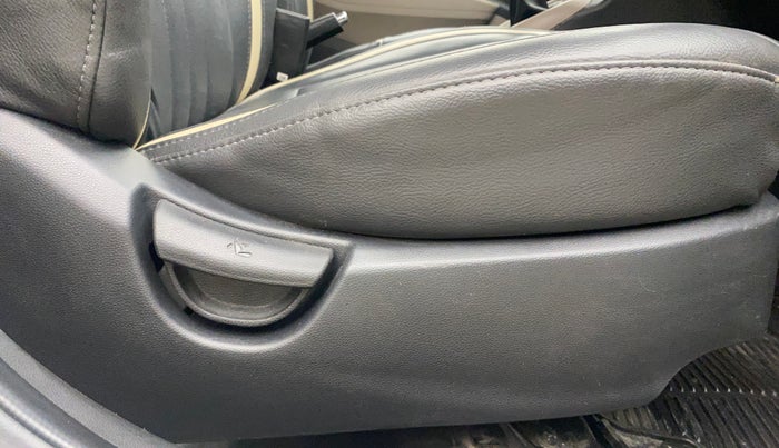 2016 Hyundai Grand i10 SPORTZ 1.2 KAPPA VTVT, Petrol, Manual, 84,826 km, Driver Side Adjustment Panel