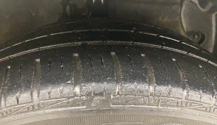 2016 Hyundai Grand i10 SPORTZ 1.2 KAPPA VTVT, Petrol, Manual, 84,826 km, Right Front Tyre Tread