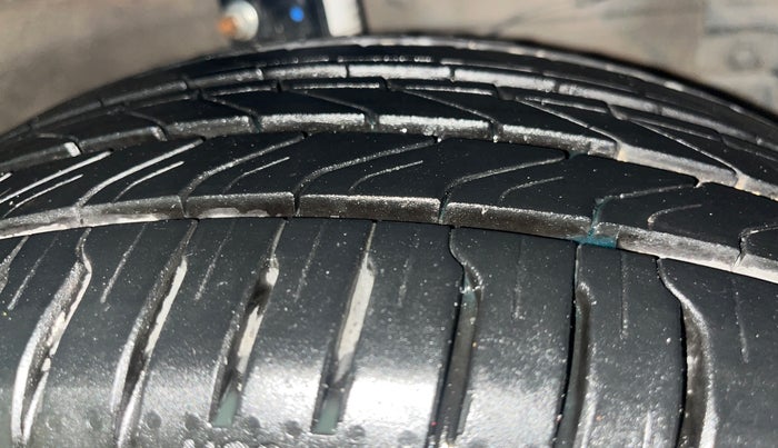 2017 Maruti Ciaz ALPHA DIESEL 1.3, Diesel, Manual, 93,874 km, Right Front Tyre Tread