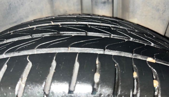 2017 Maruti Ciaz ALPHA DIESEL 1.3, Diesel, Manual, 93,874 km, Left Rear Tyre Tread