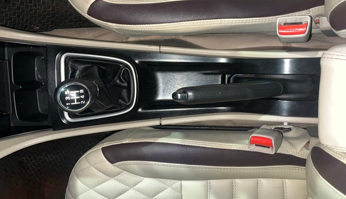 2017 Maruti Ciaz ALPHA DIESEL 1.3, Diesel, Manual, 93,874 km, Gear Lever