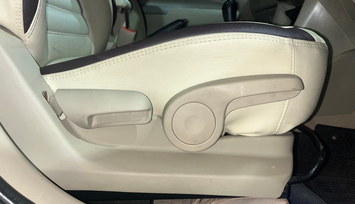 2017 Maruti Ciaz ALPHA DIESEL 1.3, Diesel, Manual, 93,874 km, Driver Side Adjustment Panel