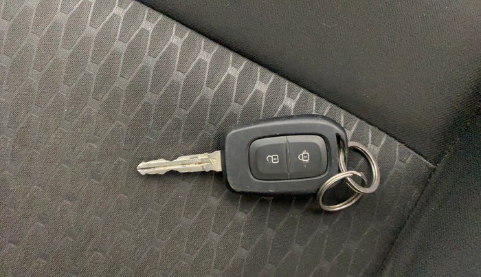 2023 Nissan MAGNITE XL, Petrol, Manual, 46,201 km, Key Close Up