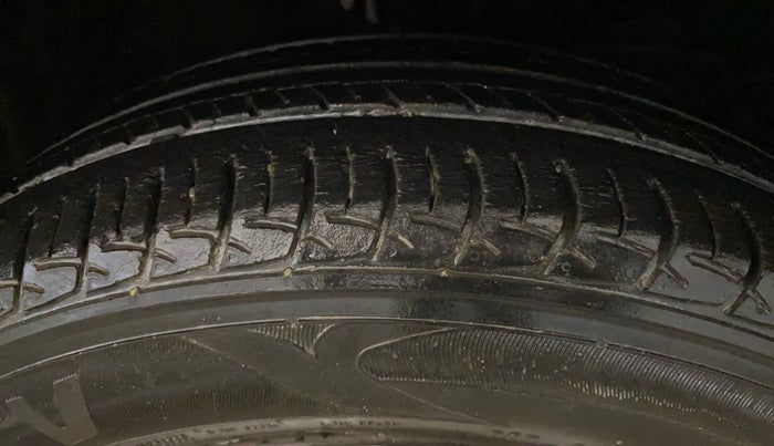 2019 Maruti Baleno DELTA PETROL 1.2, Petrol, Manual, 57,112 km, Right Front Tyre Tread