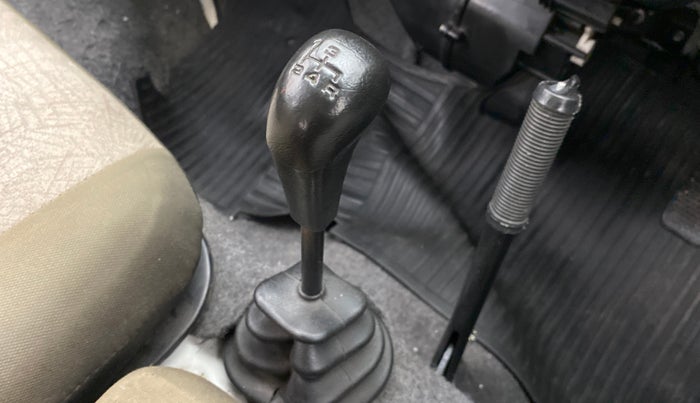 2014 Maruti Omni 5 SEATER, Petrol, Manual, 31,954 km, Gear Lever