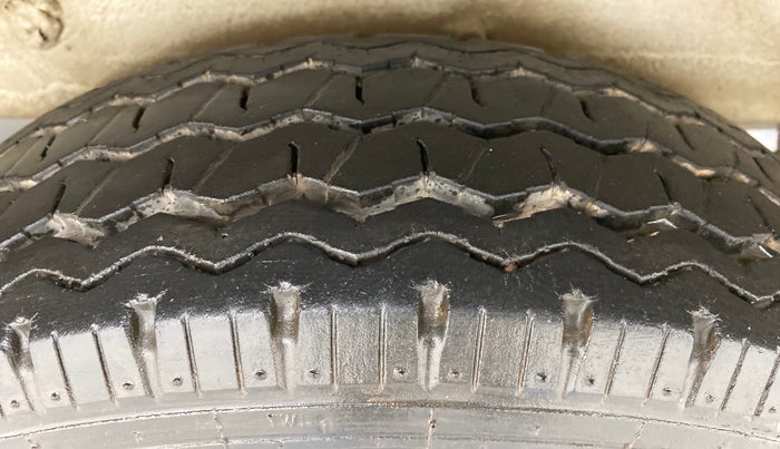 2014 Maruti Omni 5 SEATER, Petrol, Manual, 31,954 km, Left Rear Tyre Tread