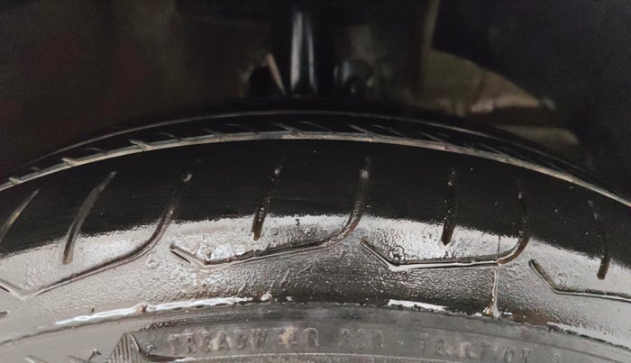 2023 Maruti Ertiga ZXI (O) CNG, CNG, Manual, 56,819 km, Right Front Tyre Tread