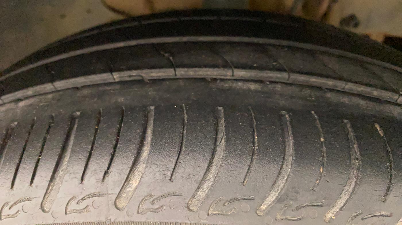 2018 Tata Tiago XZ PETROL, Petrol, Manual, 1,00,000 km, Right Front Tyre Tread