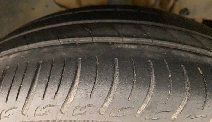 2018 Tata Tiago XZ PETROL, Petrol, Manual, 1,00,000 km, Right Front Tyre Tread