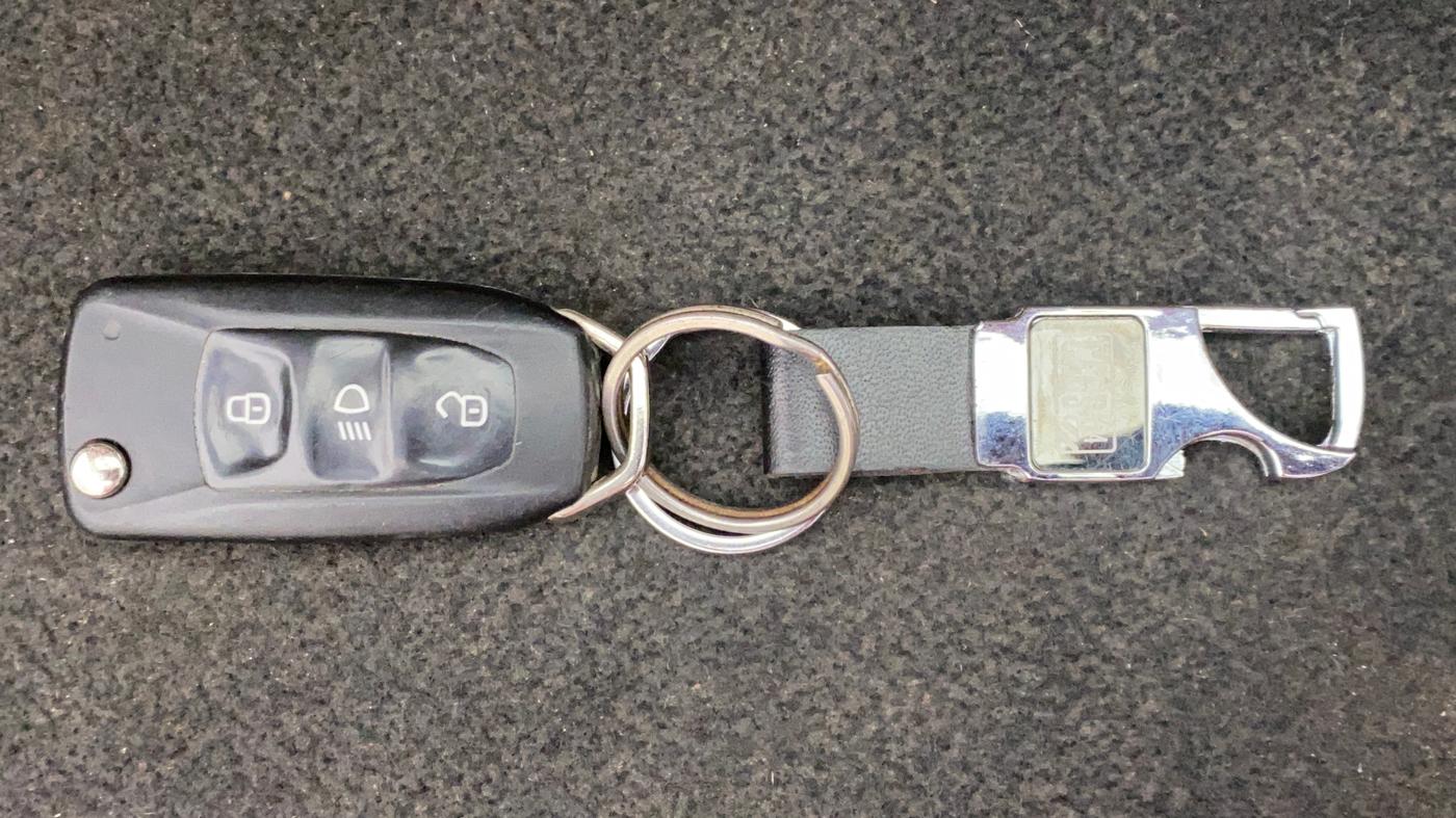2018 Tata Tiago XZ PETROL, Petrol, Manual, 1,00,000 km, Key Close Up