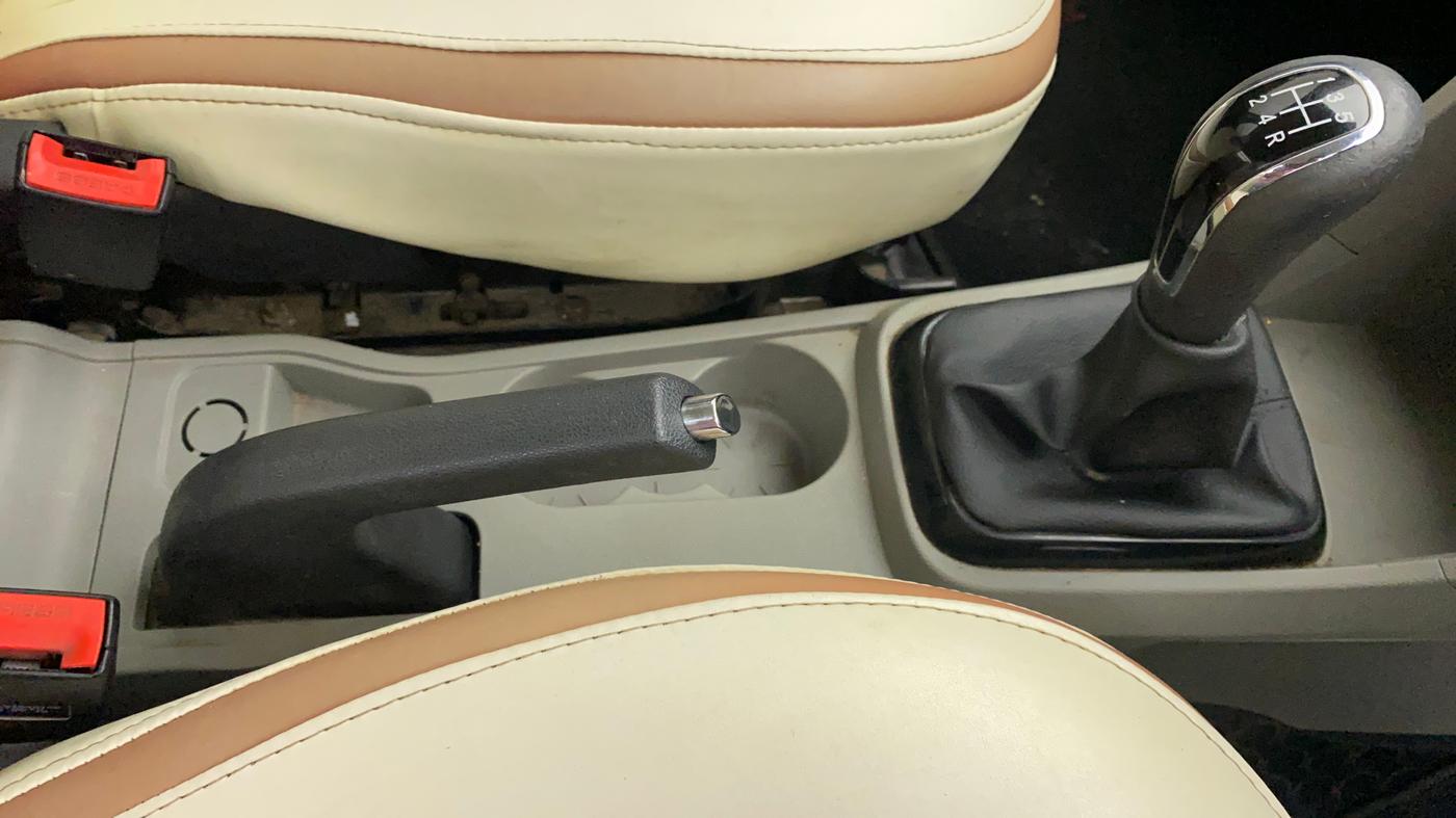2018 Tata Tiago XZ PETROL, Petrol, Manual, 1,00,000 km, Gear Lever