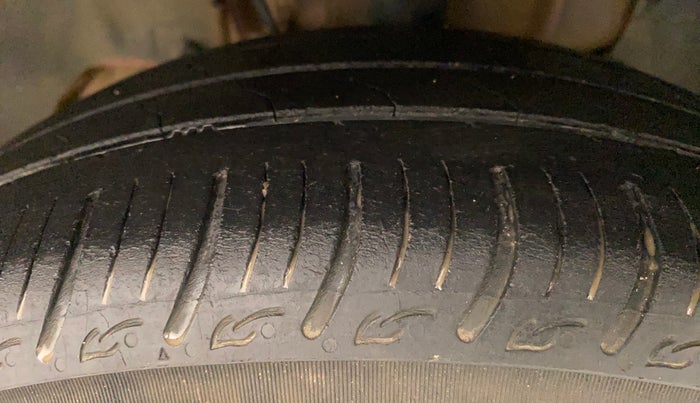 2018 Tata Tiago XZ PETROL, Petrol, Manual, 1,00,000 km, Left Front Tyre Tread