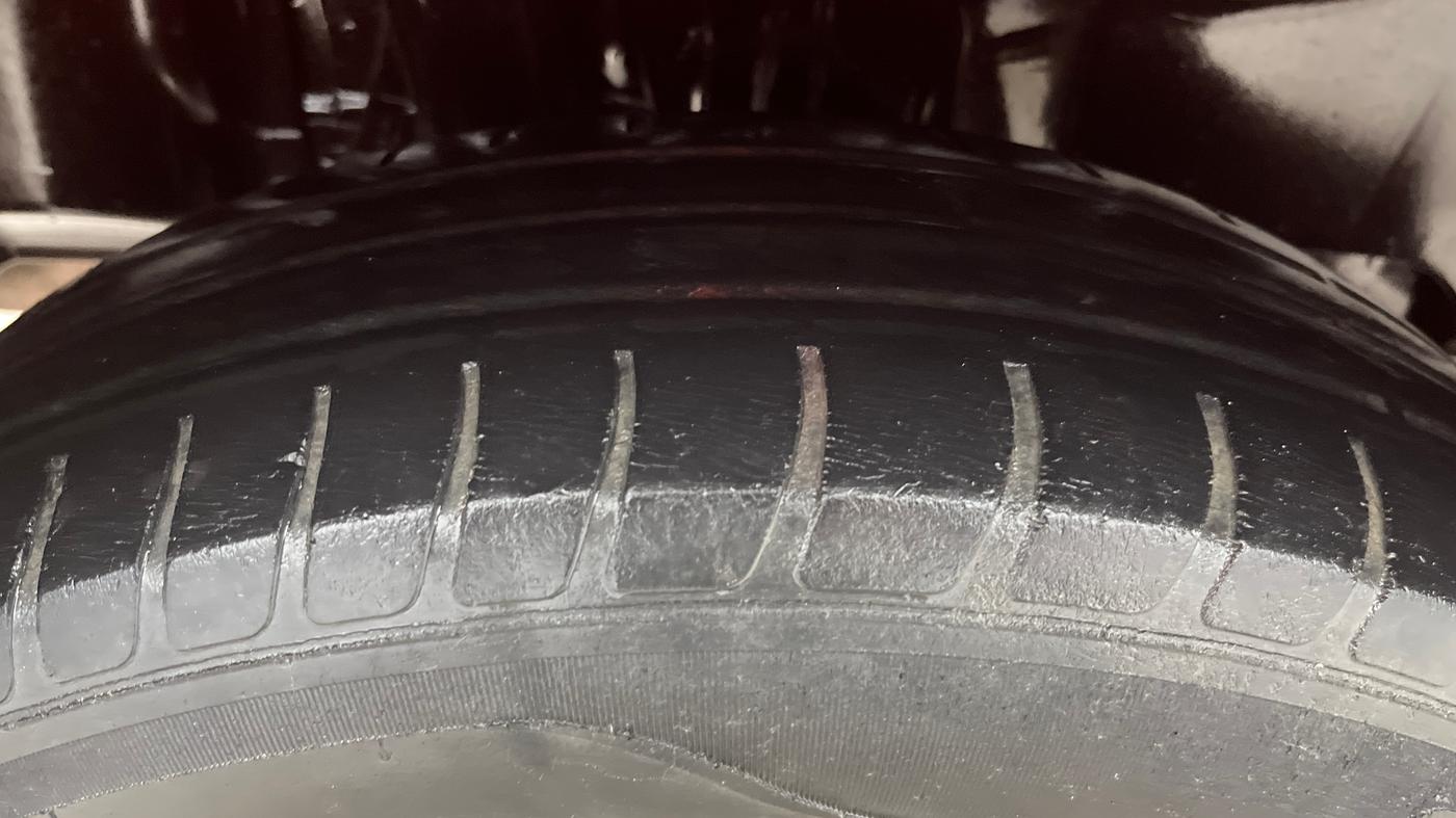 2018 Maruti Swift LXI, Petrol, Manual, 1,00,208 km, Right Rear Tyre Tread