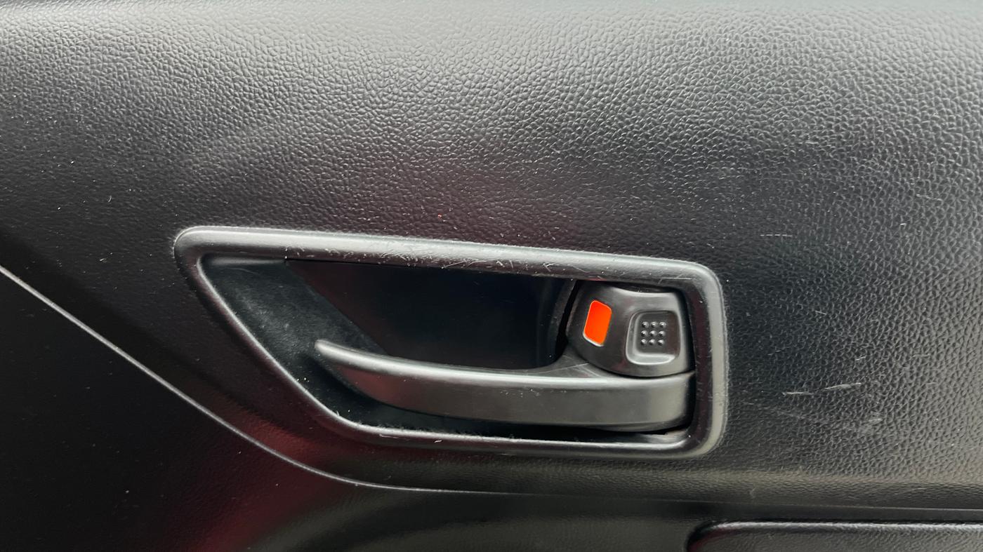 2018 Maruti Swift LXI, Petrol, Manual, 1,00,208 km, Driver Side Door Panels Control