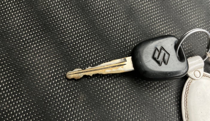 2018 Maruti Swift LXI, Petrol, Manual, 1,00,208 km, Key Close Up