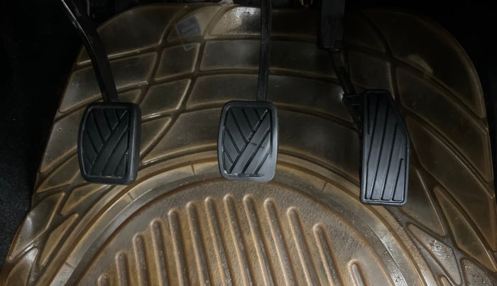 2018 Maruti Swift LXI, Petrol, Manual, 1,00,208 km, Pedals