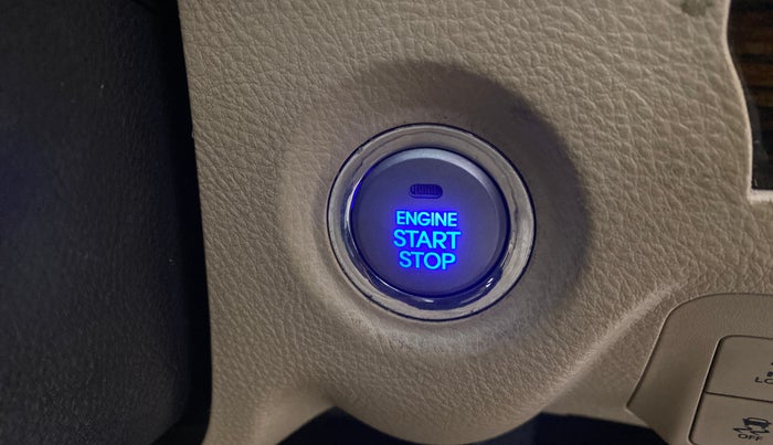 2013 Hyundai Santa Fe 4 WD AT, Diesel, Automatic, 1,22,204 km, Keyless Start/ Stop Button